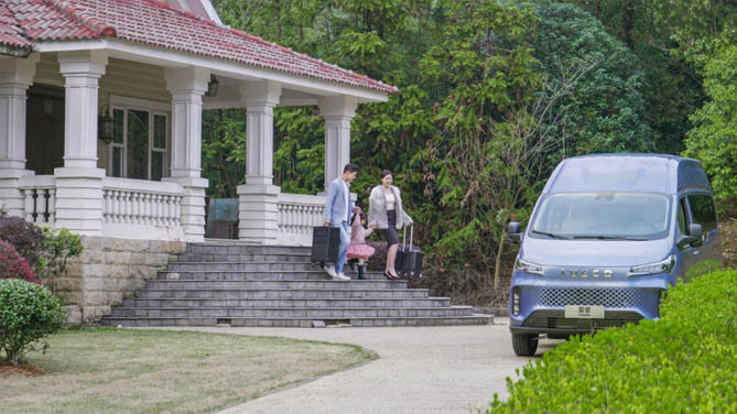 元宵节团圆日，一家人出行没有依维柯聚星怎么行？
