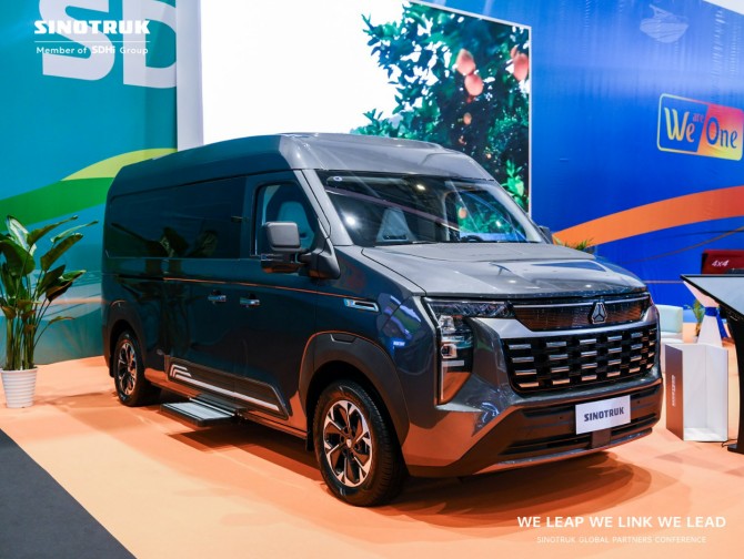 驾趣无界！中国重汽以定制化设计，解锁最优“舒适方案”！