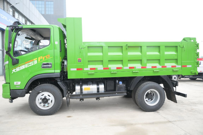 瑞沃大金刚ES3 Pro自卸车：重载耐用高口碑，工地动力效率双优解